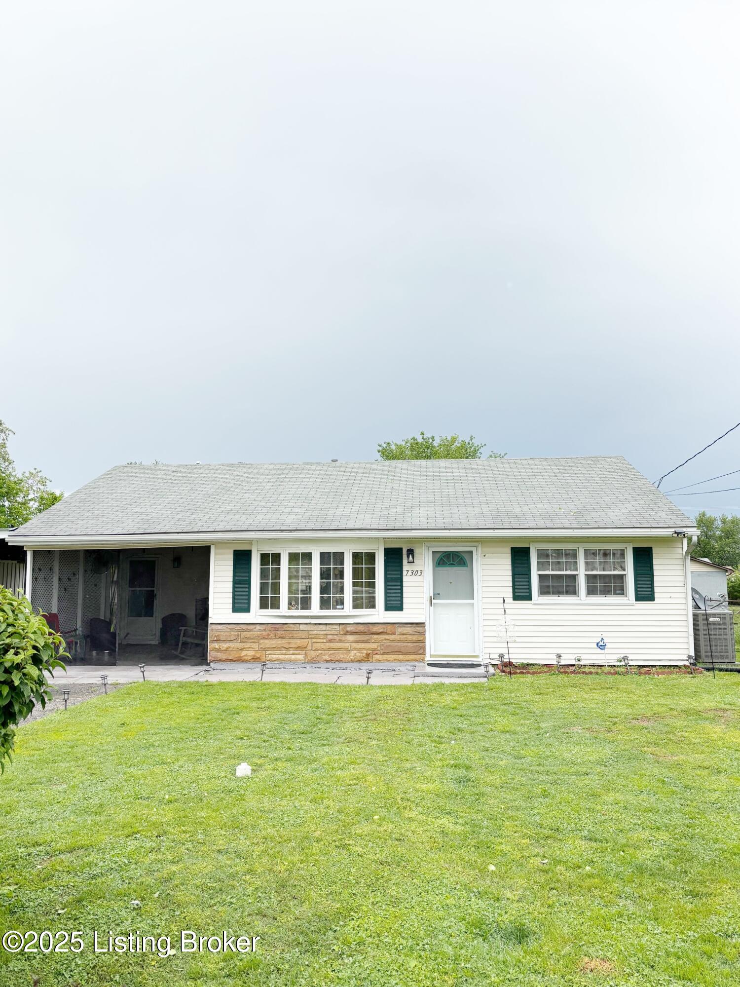 7303 Betsy Ross Dr, Louisville, Pennsylvania image 2