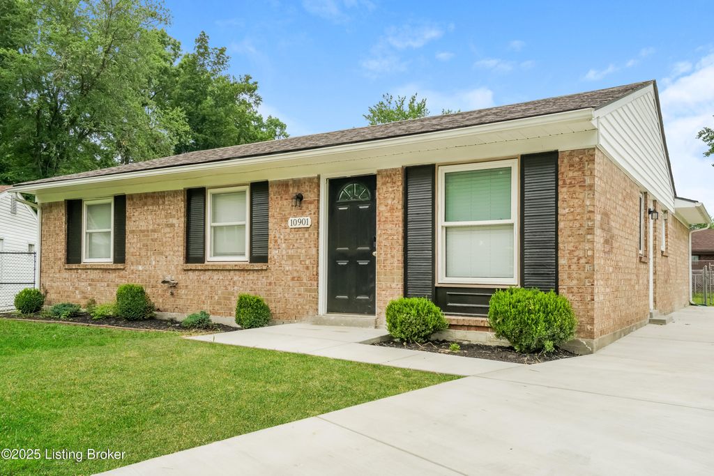 Photo of 10901 Altsheler Pl, Louisville, KY 40229 (MLS # 1704966)