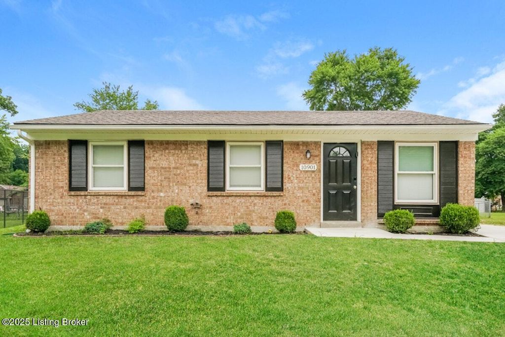 Photo of 10901 Altsheler Pl, Louisville, KY 40229 (MLS # 1704966)