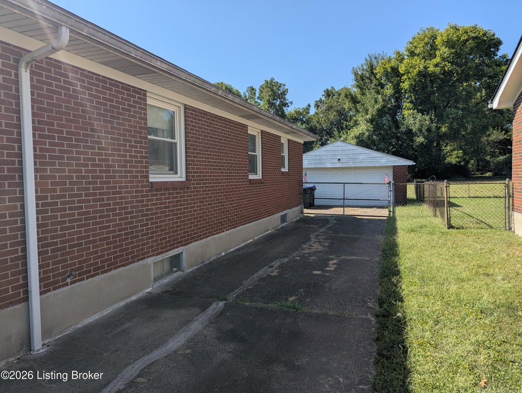 Photo of 3106 Faywood Way, Louisville, KY 40215 (MLS # 1729453)