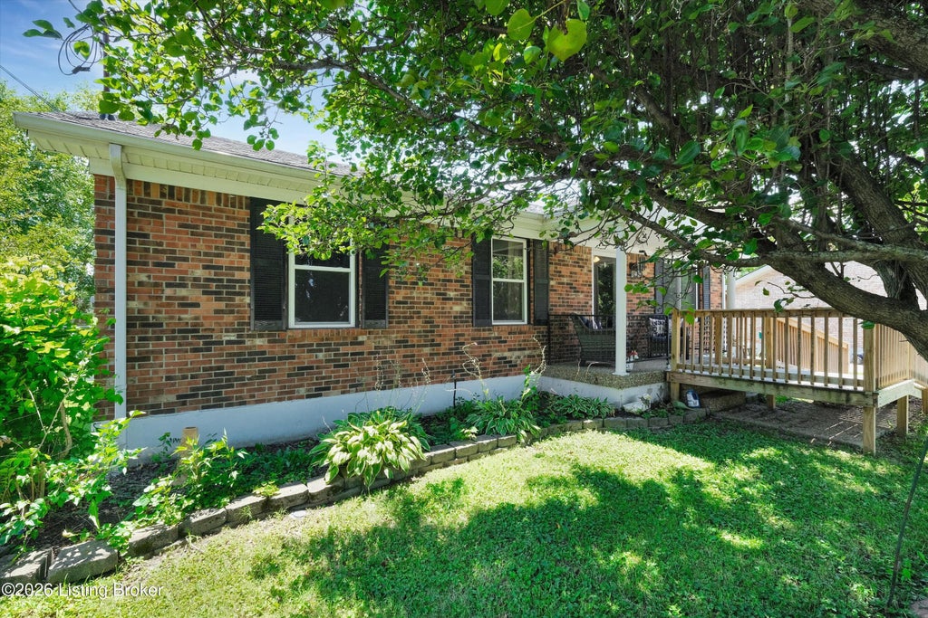 Photo of 119 Ashley Ct, Louisville, KY 40229 (MLS # 1732739)