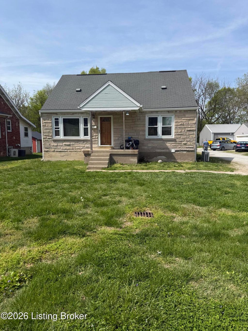 Photo of 1249 Springdale Dr, Louisville, KY 40213 (MLS # 1714425)