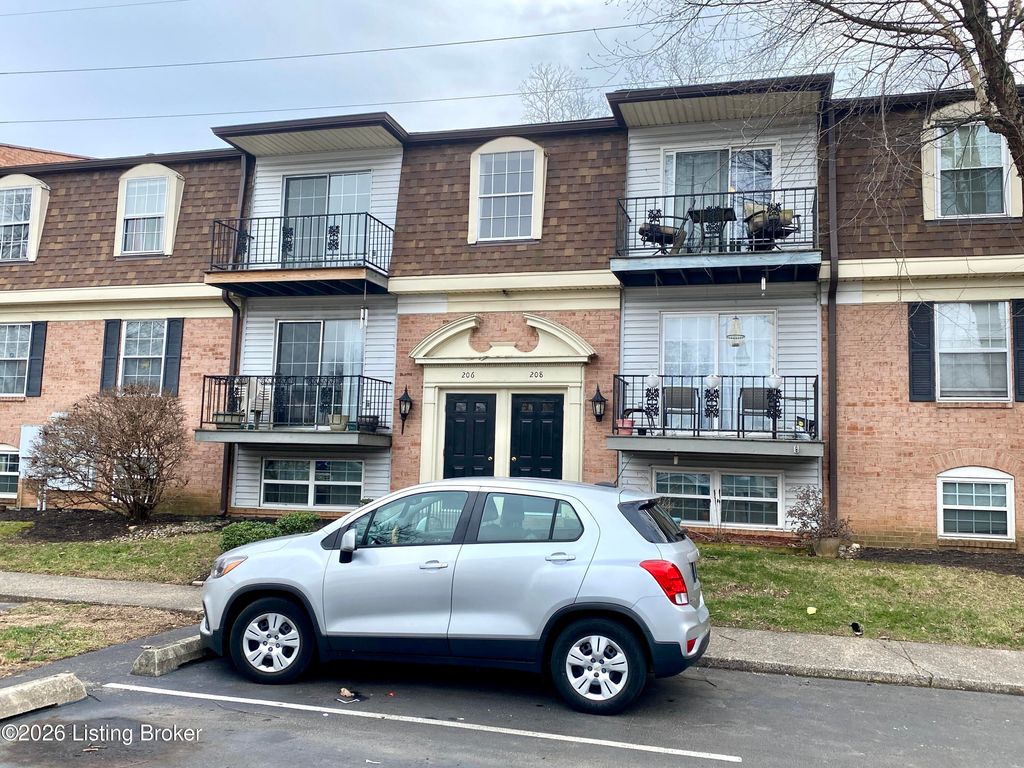 Photo of 206 Flanders Ct # 20-3, Louisville, KY 40218 (MLS # 1706565)