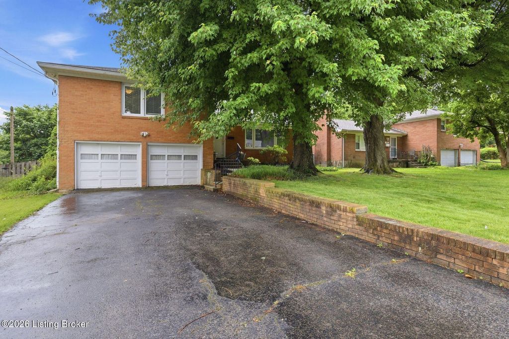 Photo of 3143 Pamela Way, Louisville, KY 40220 (MLS # 1718113)