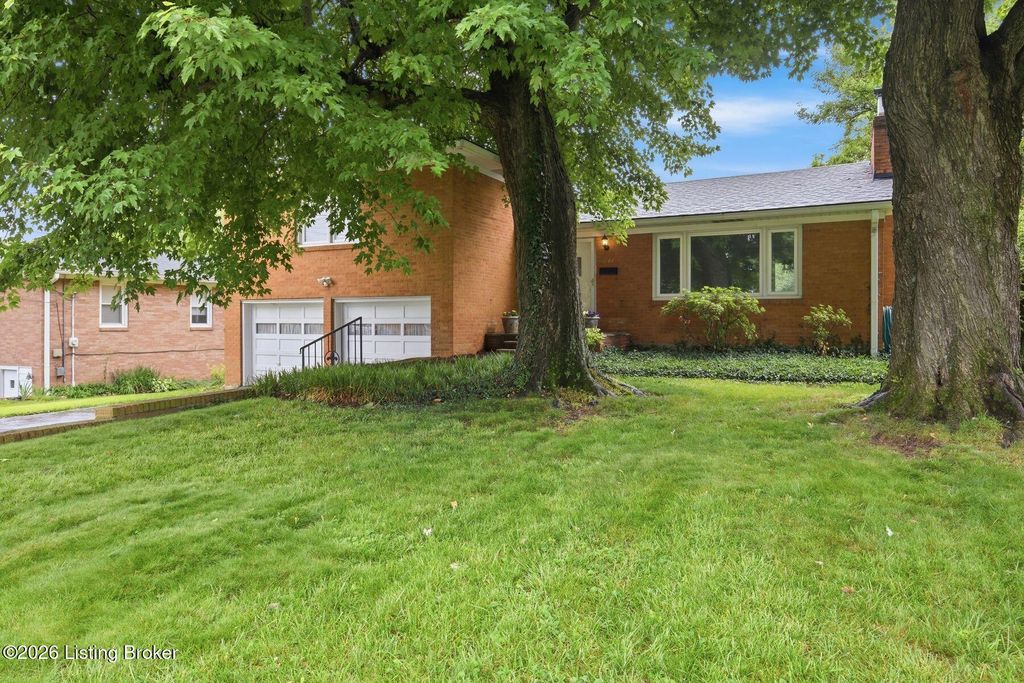 Photo of 3143 Pamela Way, Louisville, KY 40220 (MLS # 1718113)
