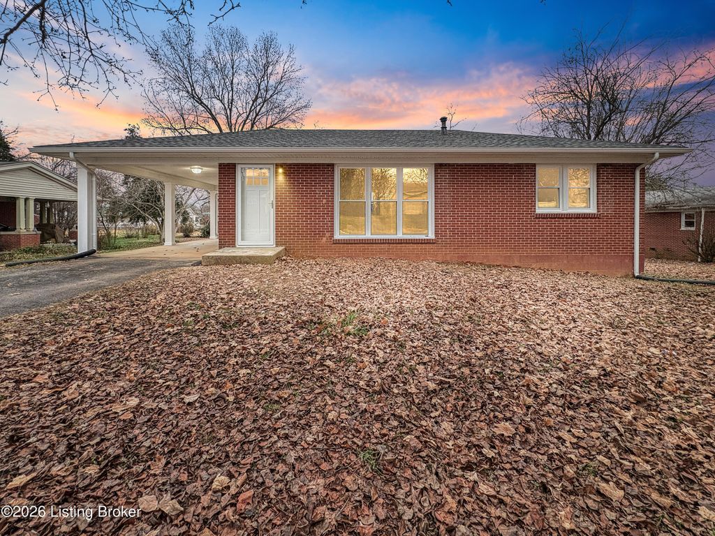 Photo of 509 W Back St, Munfordville, KY 42765 (MLS # 1710258)