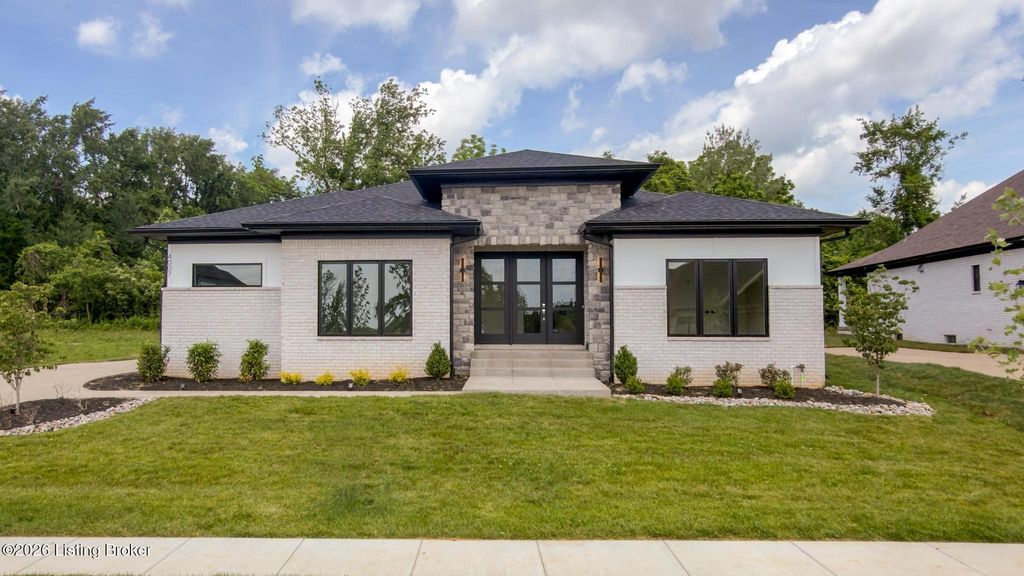 Photo of 4007 Thomas Farm Dr, Louisville, KY 40299 (MLS # 1717969)