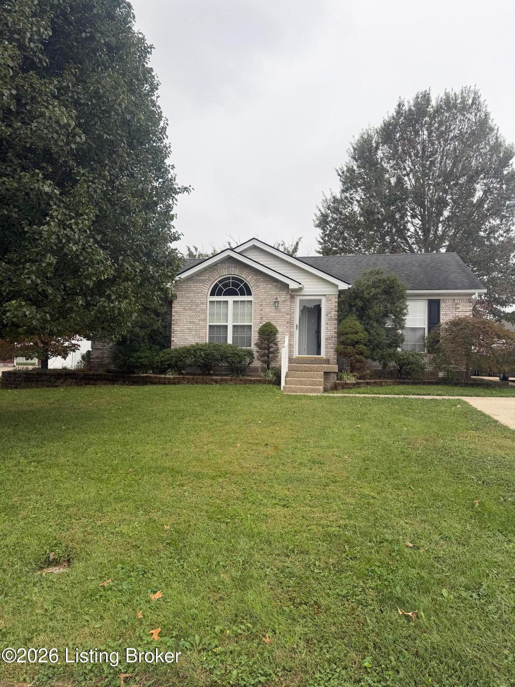 Photo of 249 Forest Ridge Dr, Mt Washington, KY 40047 (MLS # 1731600)