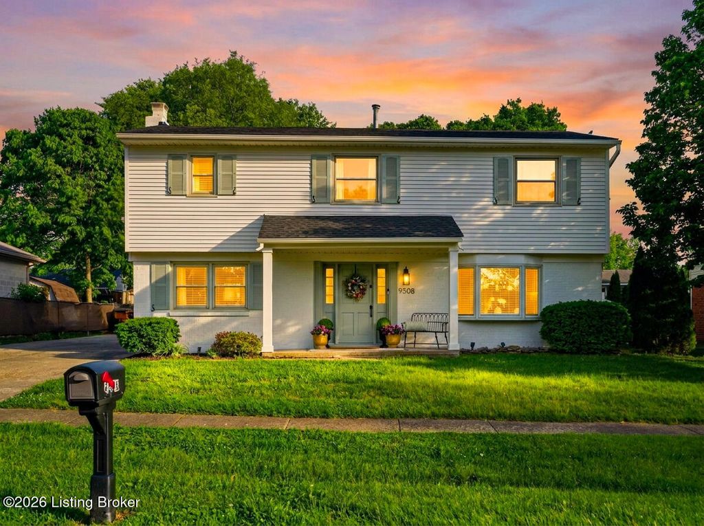 Photo of 9508 Chadbourn Ct, Louisville, KY 40223 (MLS # 1716808)