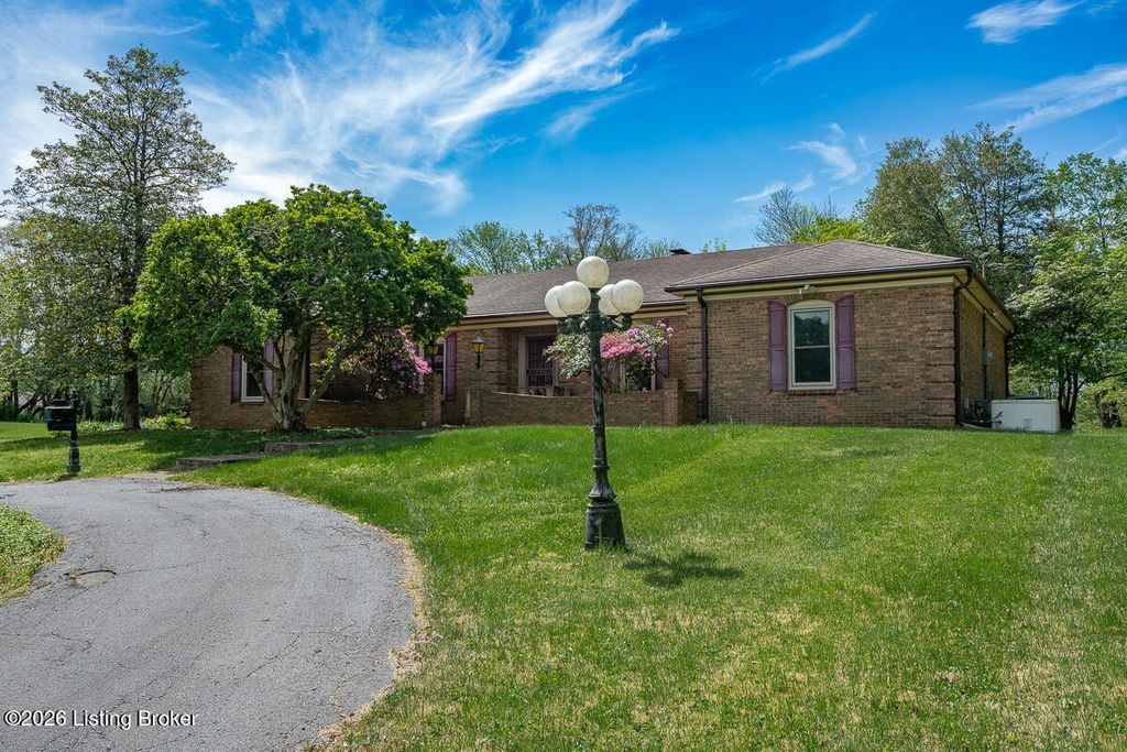 Photo of 6612 Clore Ln, Crestwood, KY 40014 (MLS # 1716905)