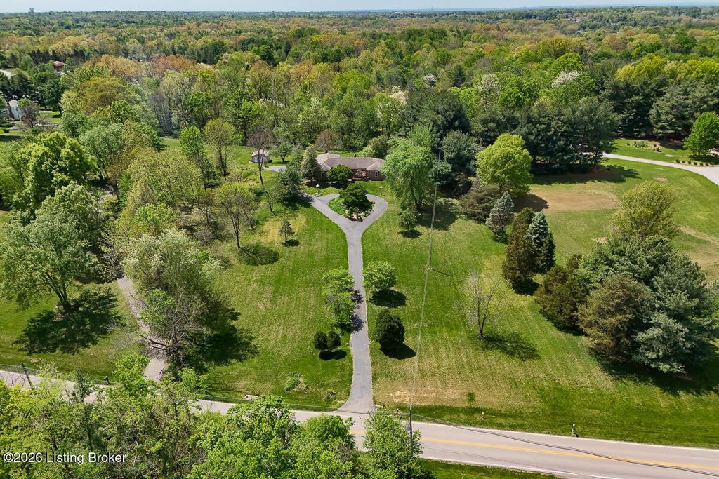 Photo of 6612 Clore Ln, Crestwood, KY 40014 (MLS # 1716905)