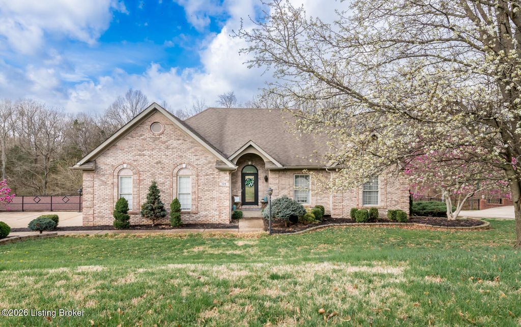 Photo of 129 Running Creek Cir, Shepherdsville, KY 40165 (MLS # 1712171)