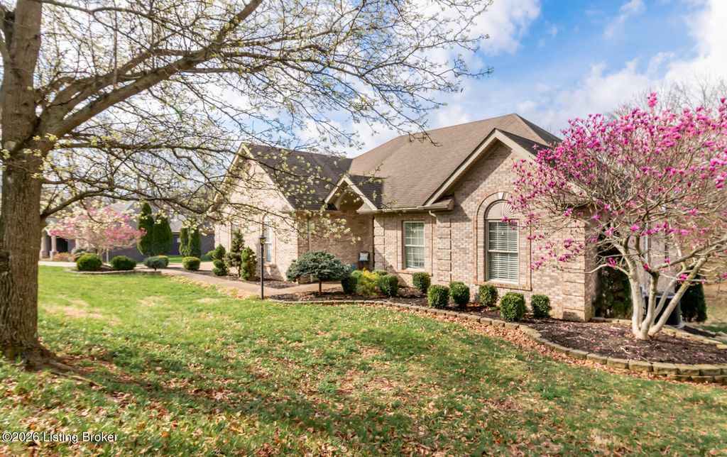 Photo of 129 Running Creek Cir, Shepherdsville, KY 40165 (MLS # 1712171)