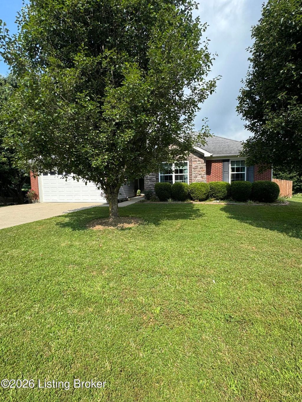 Photo of 341 Tipperary Crossing, Shelbyville, KY 40065 (MLS # 1723110)