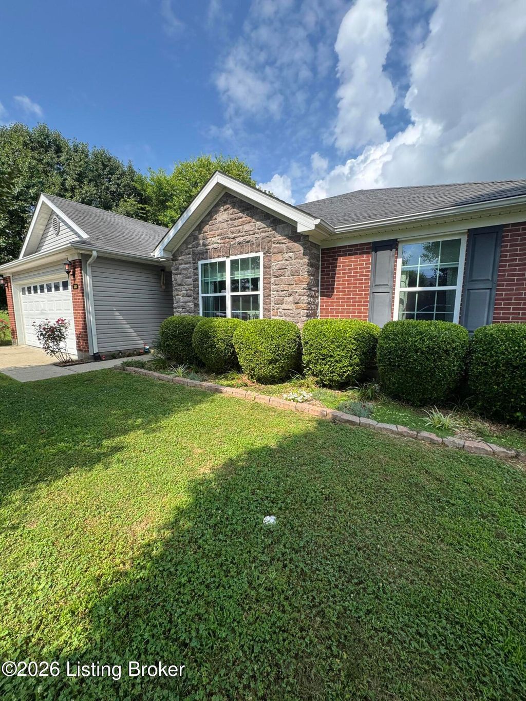 Photo of 341 Tipperary Crossing, Shelbyville, KY 40065 (MLS # 1723110)
