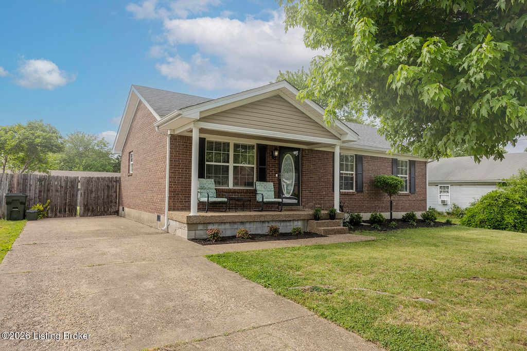 Photo of 192 Hare Ln, Mt Washington, KY 40047 (MLS # 1715911)