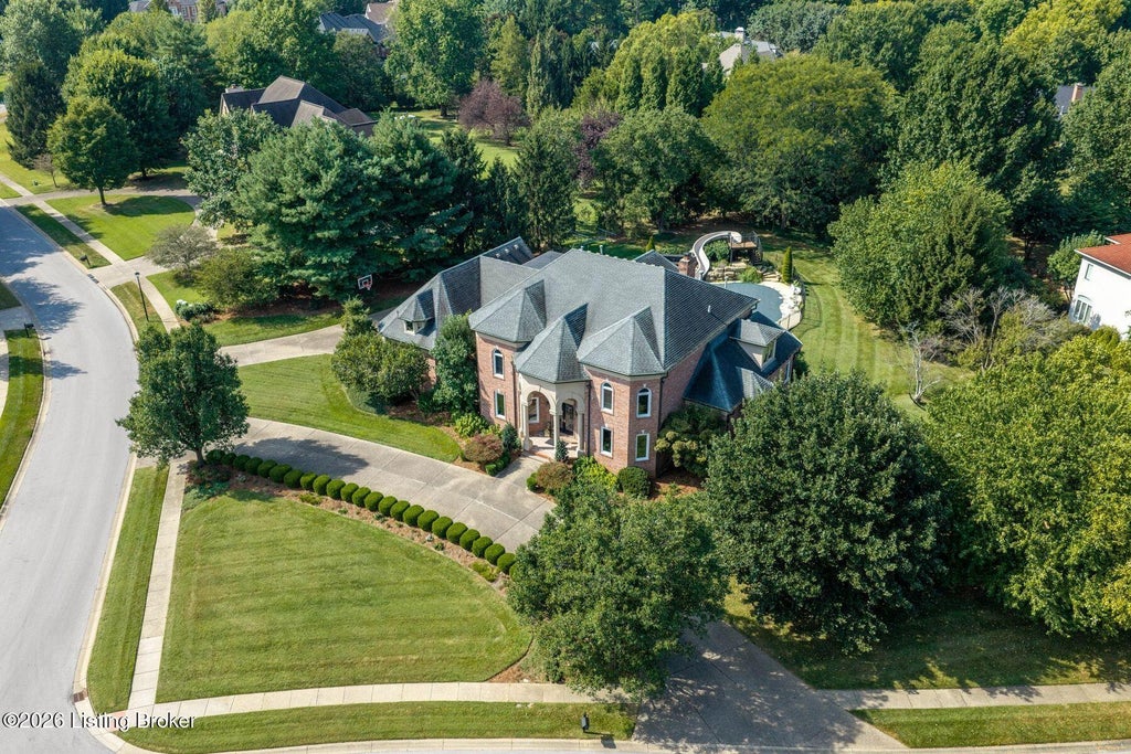 Photo of 213 Mockingbird Gardens Dr, Louisville, KY 40207 (MLS # 1732580)