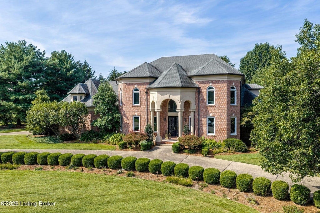 Photo of 213 Mockingbird Gardens Dr, Louisville, KY 40207 (MLS # 1732580)