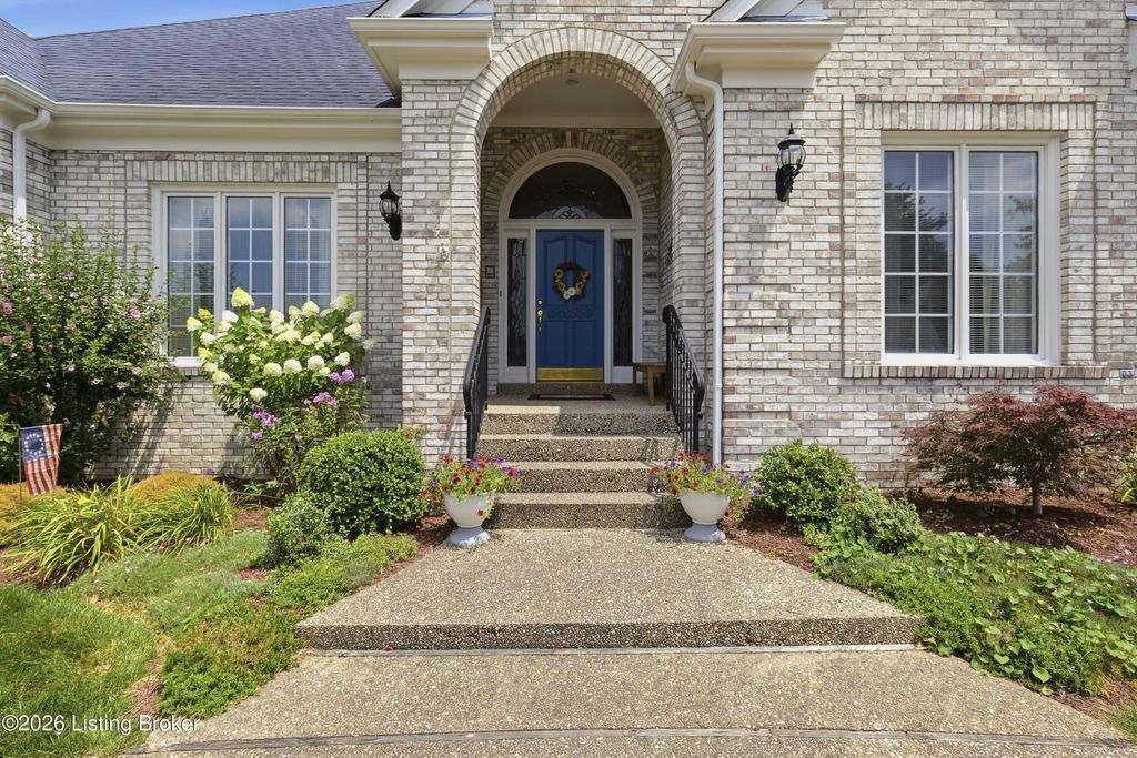 Photo of 14208 Woodland Ridge Dr, Louisville, KY 40245 (MLS # 1722545)