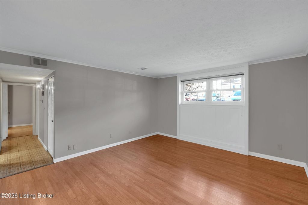 Photo of 305 Chanel Ct #APT 1, Louisville, KY 40218 (MLS # 1708117)