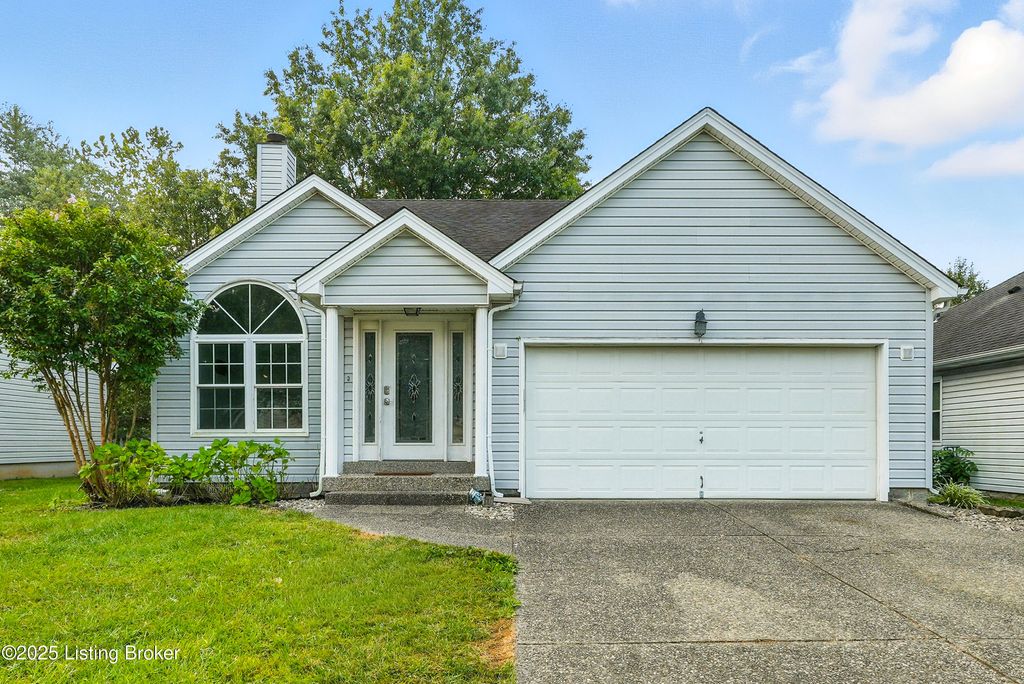 Photo of 10906 Pineview Ct, Louisville, KY 40299 (MLS # 1707484)