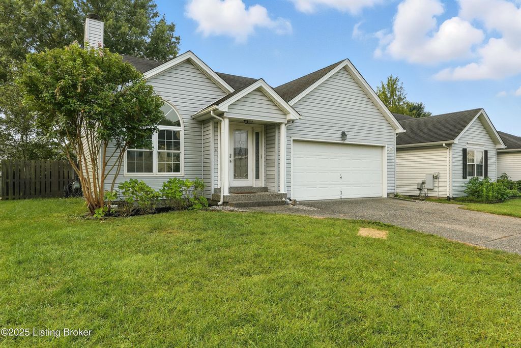 Photo of 10906 Pineview Ct, Louisville, KY 40299 (MLS # 1707484)