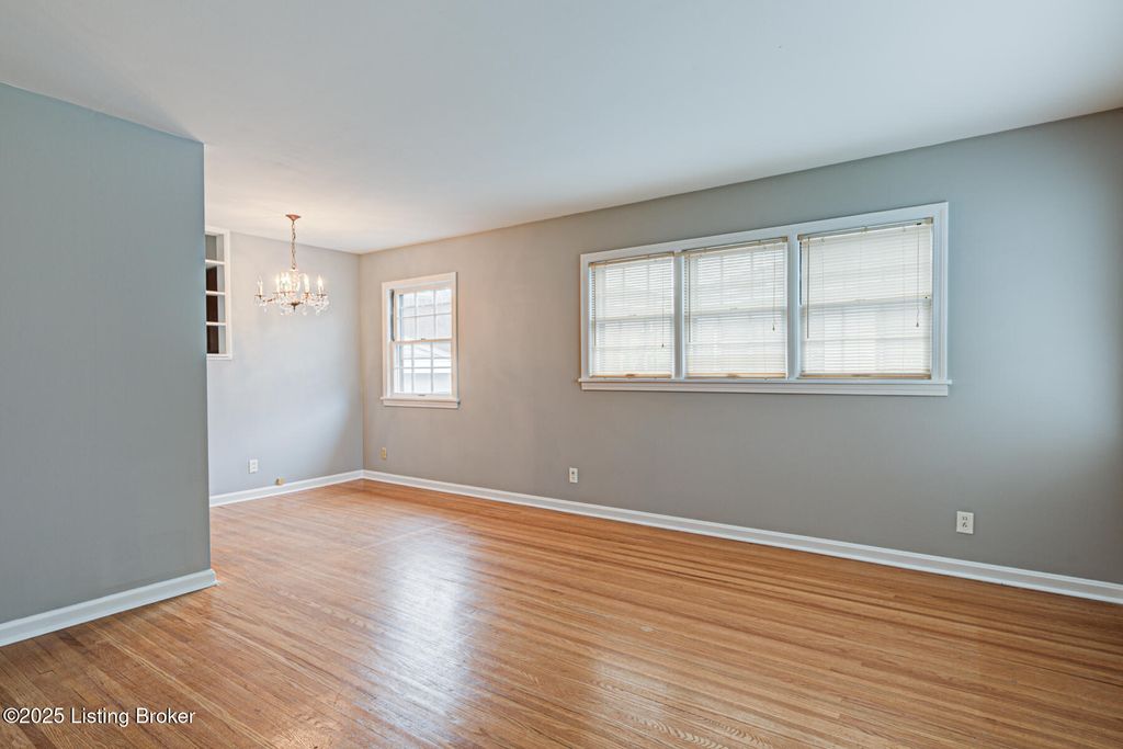 Photo of 3014 Nadina Dr, Louisville, KY 40220 (MLS # 1706029)