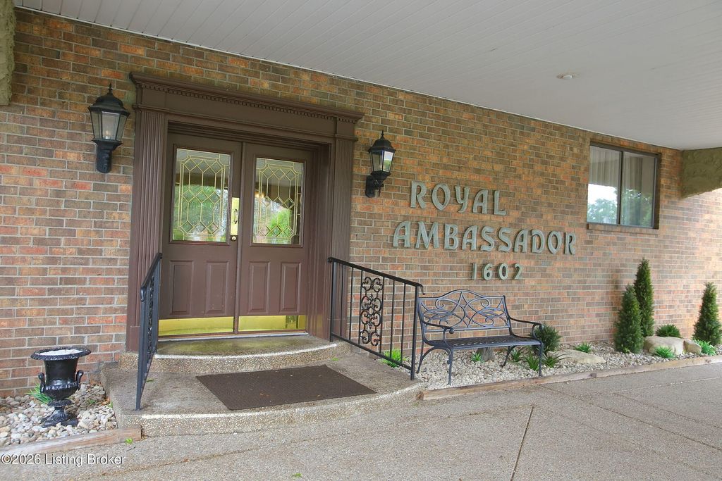 Photo of 1602 Gardiner Ln #233, Louisville, KY 40205 (MLS # 1721087)