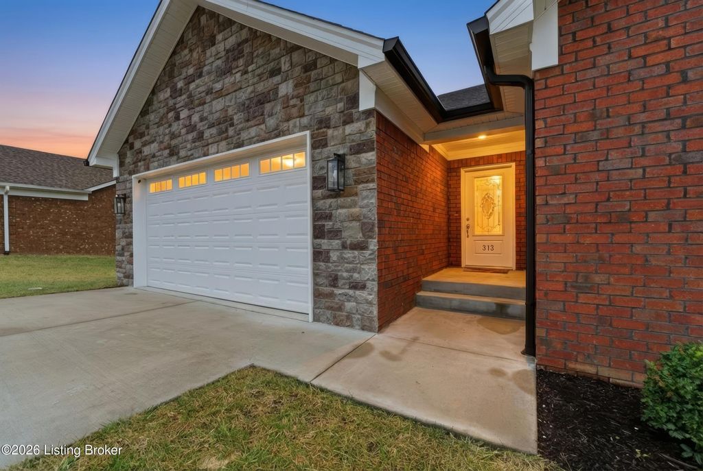 Photo of 313 Oak Grove Dr, Bardstown, KY 40004 (MLS # 1716177)