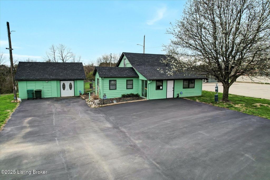 Photo of 287 S Bardstown Rd, Mt Washington, KY 40047 (MLS # 1712874)