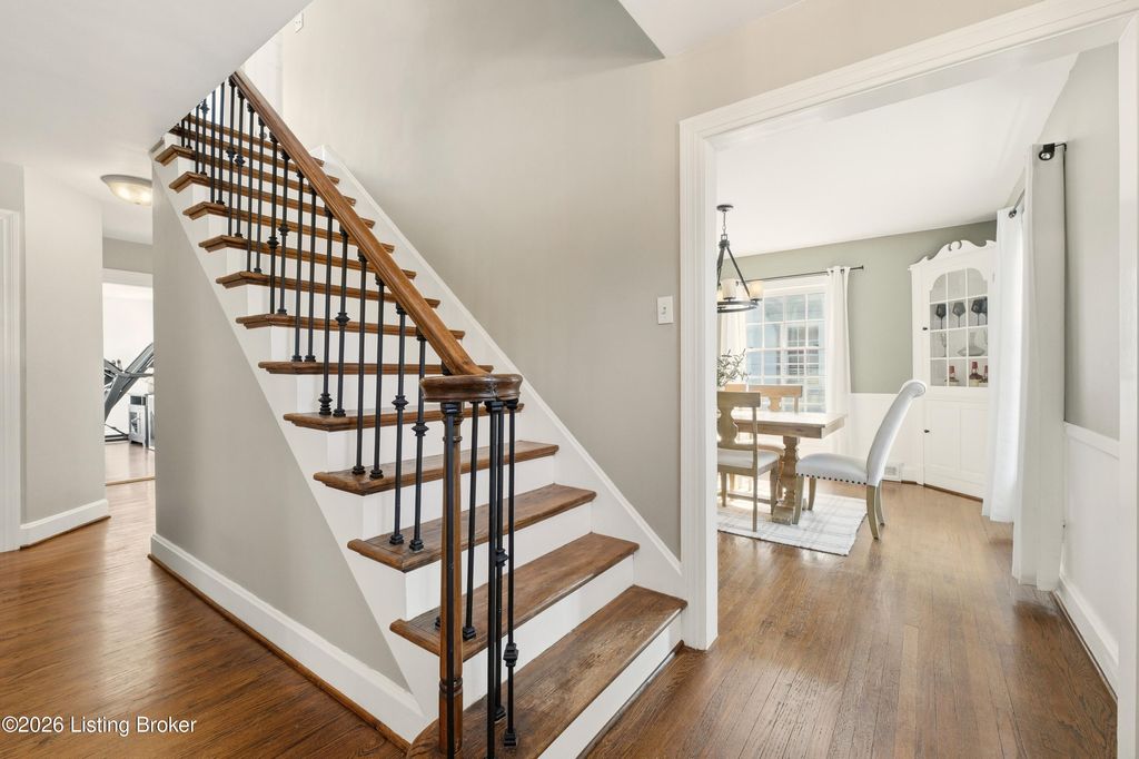 Photo of 511 Breckenridge Ln, Louisville, KY 40207 (MLS # 1708001)