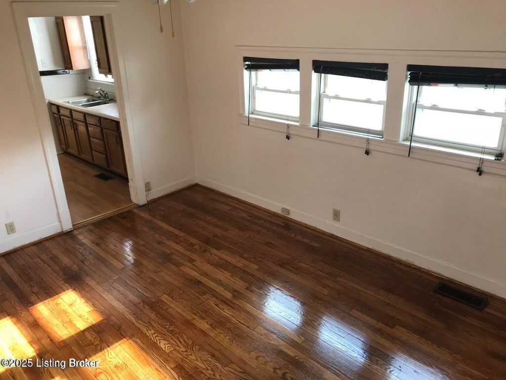 Photo of 1101 Dresden Ave, Louisville, KY 40215 (MLS # 1704559)