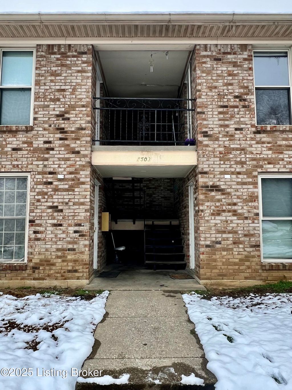 Photo of 8503 Standing Oak Dr, Louisville, KY 40258 (MLS # 1704640)