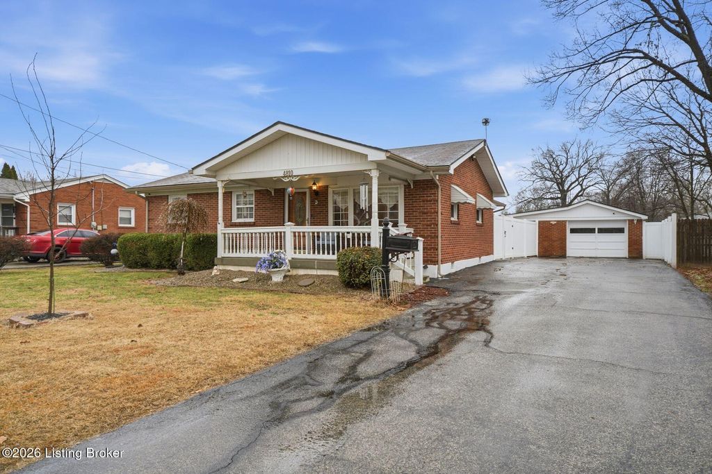 Photo of 4810 Goepper Rd, Louisville, KY 40258 (MLS # 1710562)