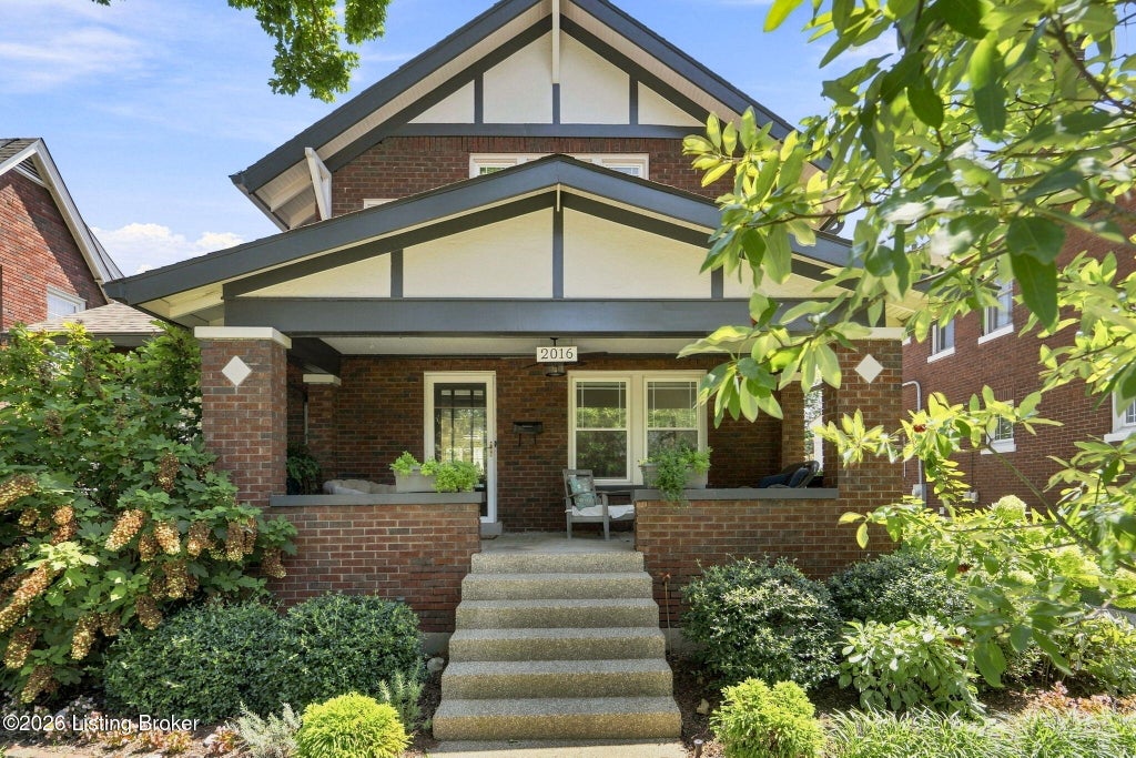 Photo of 2016 Grasmere Dr, Louisville, KY 40205 (MLS # 1727472)
