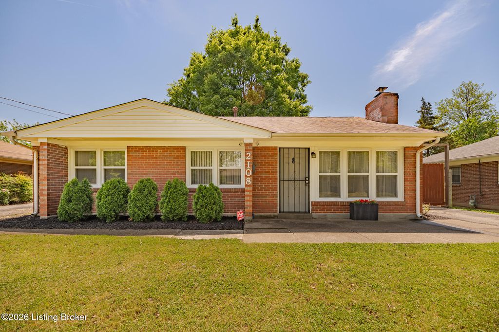 Photo of 2108 Goldsmith Ln, Louisville, KY 40218 (MLS # 1716338)