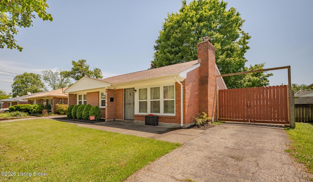 Photo of 2108 Goldsmith Ln, Louisville, KY 40218 (MLS # 1716338)