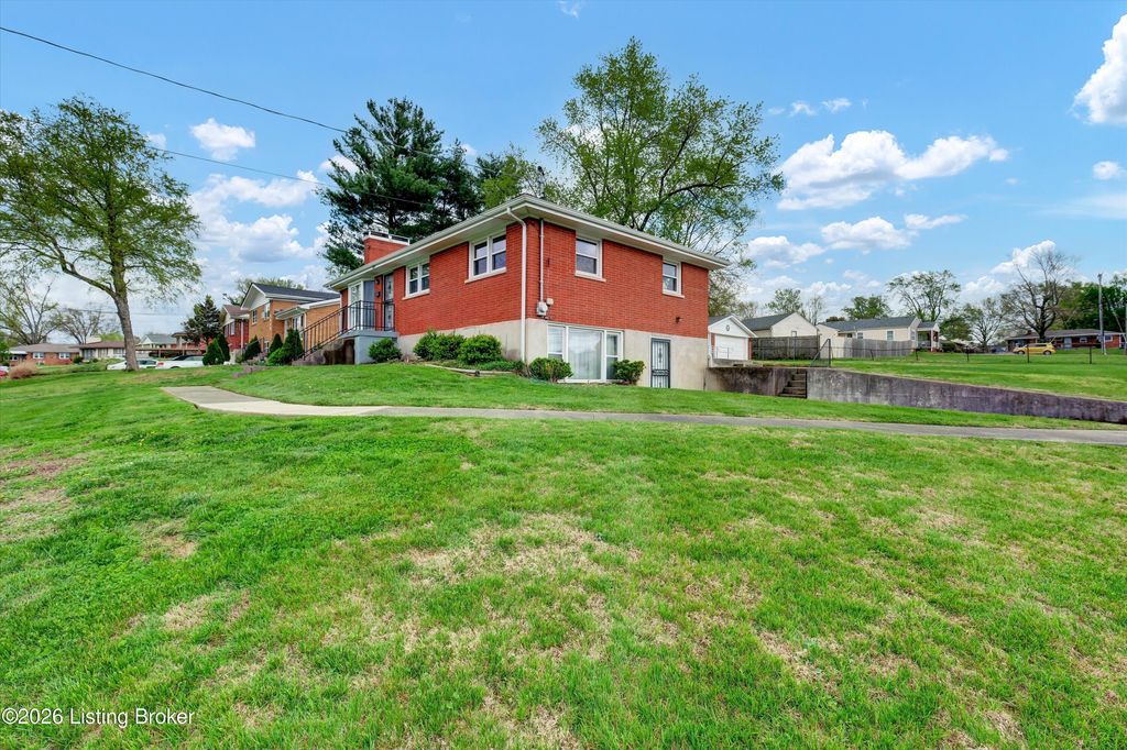 Photo of 5421 Layne Rd, Louisville, KY 40219 (MLS # 1713657)