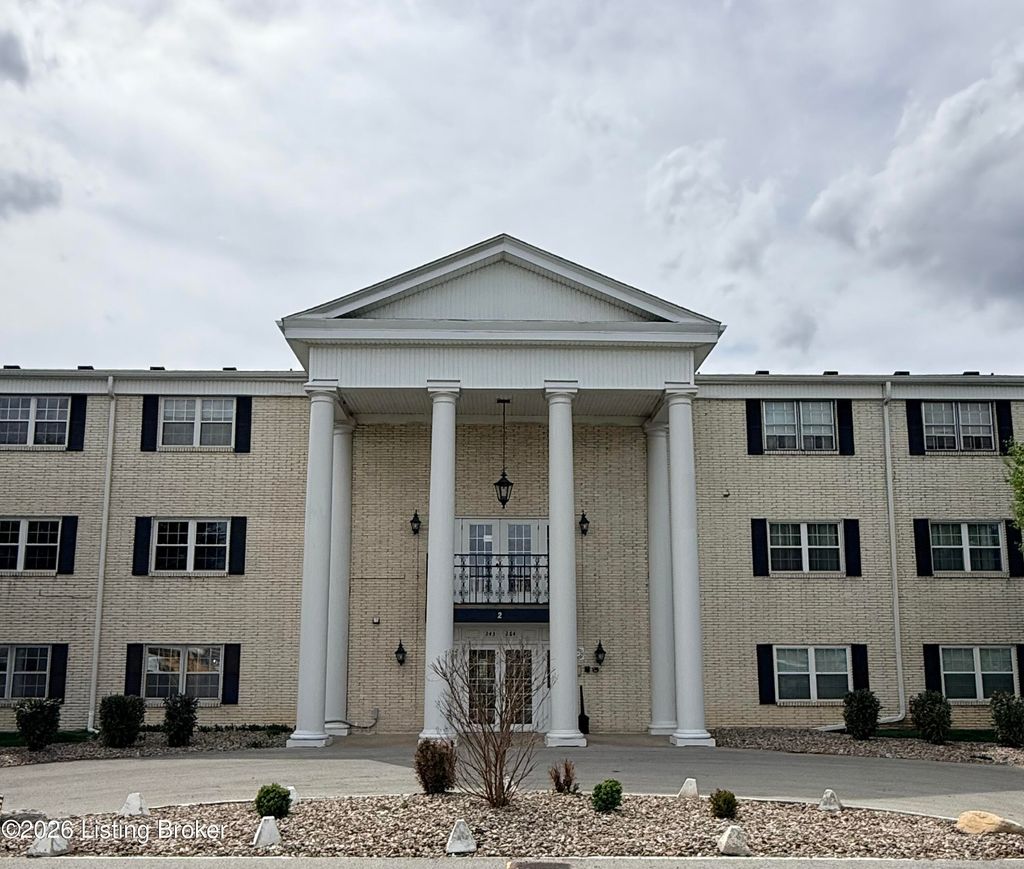 Photo of 249 El Conquistador Pl, Louisville, KY 40220 (MLS # 1713789)