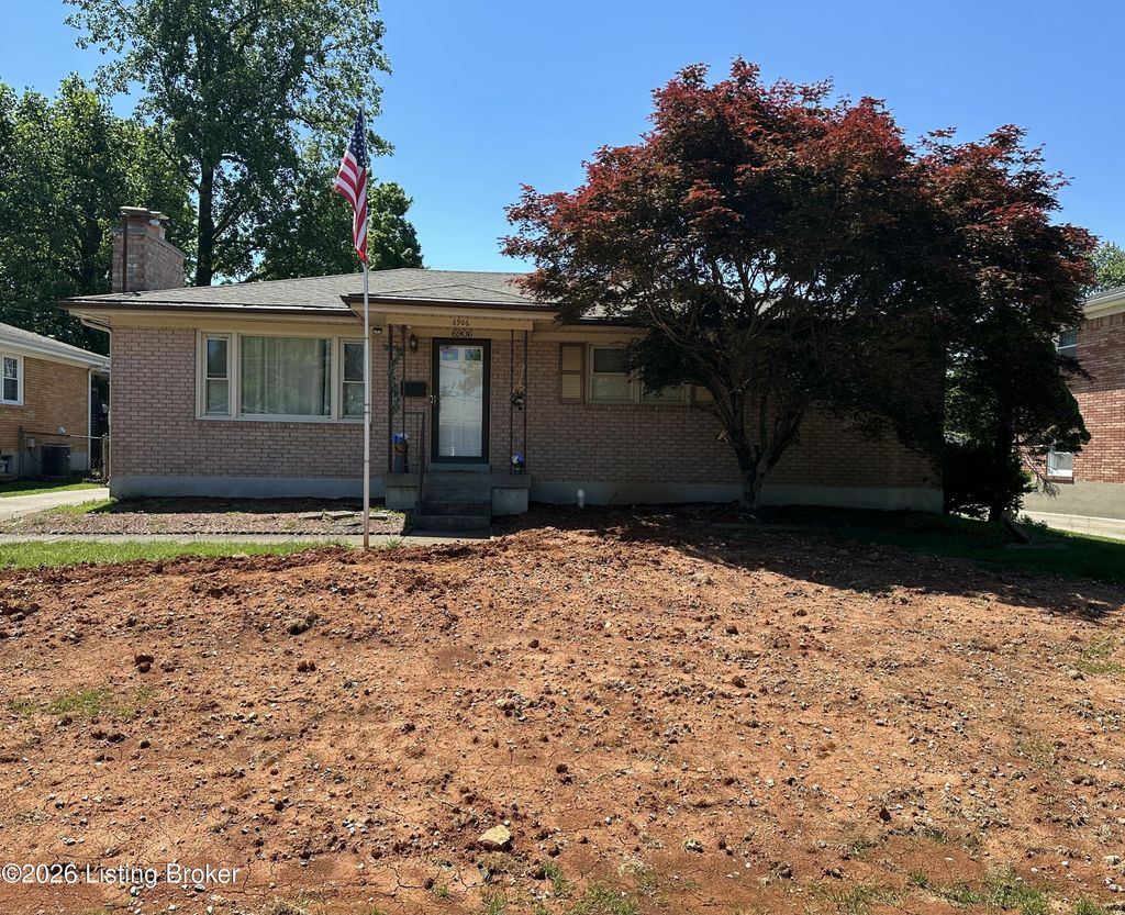 Photo of 6906 Shareith Dr, Louisville, KY 40228 (MLS # 1716245)