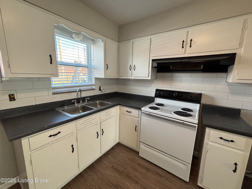 Photo of 3007 Pamela Way #1, Louisville, KY 40220 (MLS # 1714216)