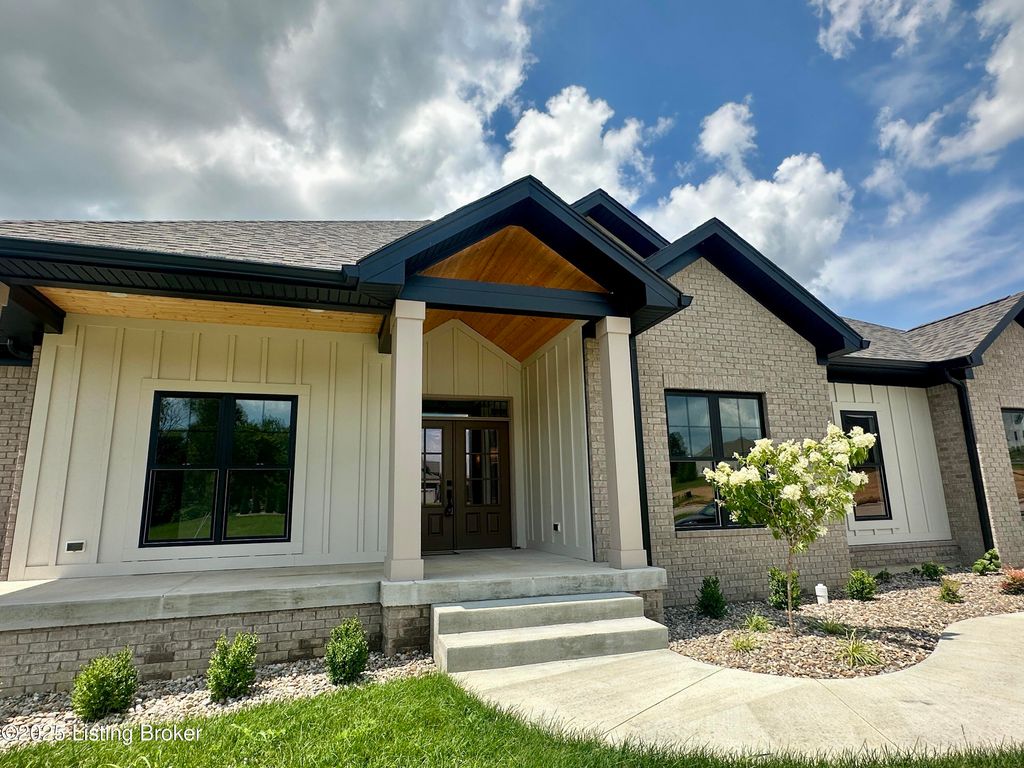 Photo of 301 Reelfoot Dr, Elizabethtown, KY 42701 (MLS # 1706211)