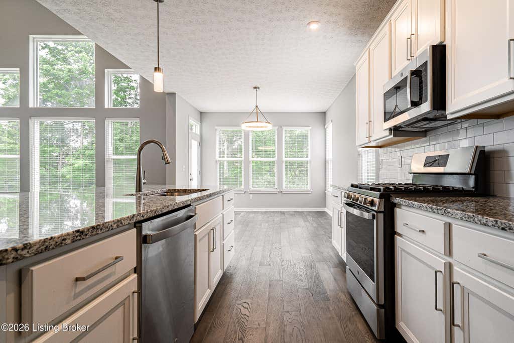 Photo of 10536 Vista View Dr, Louisville, KY 40291 (MLS # 1725743)