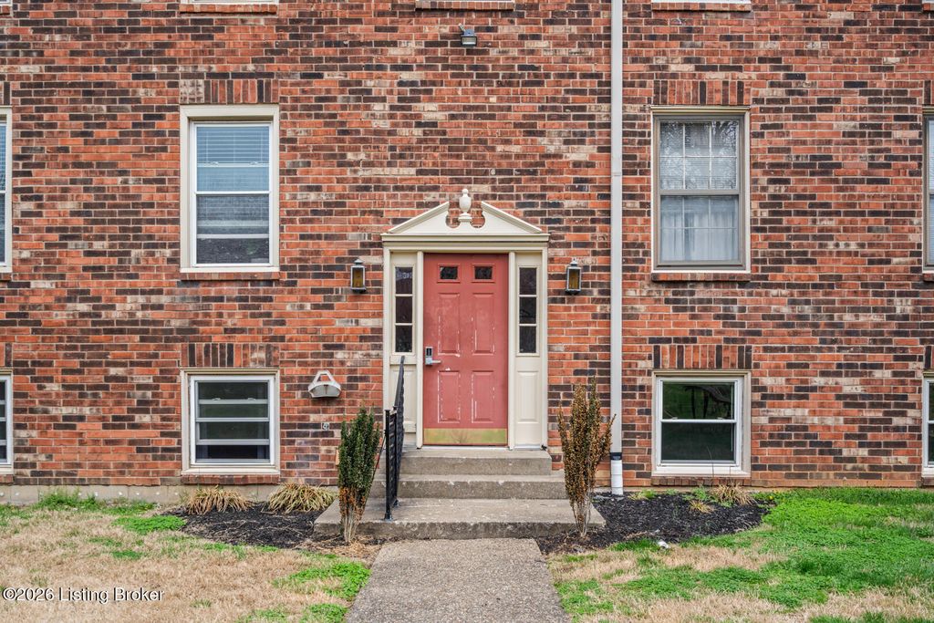 Photo of 1008 Lake Way, Louisville, KY 40222 (MLS # 1711186)