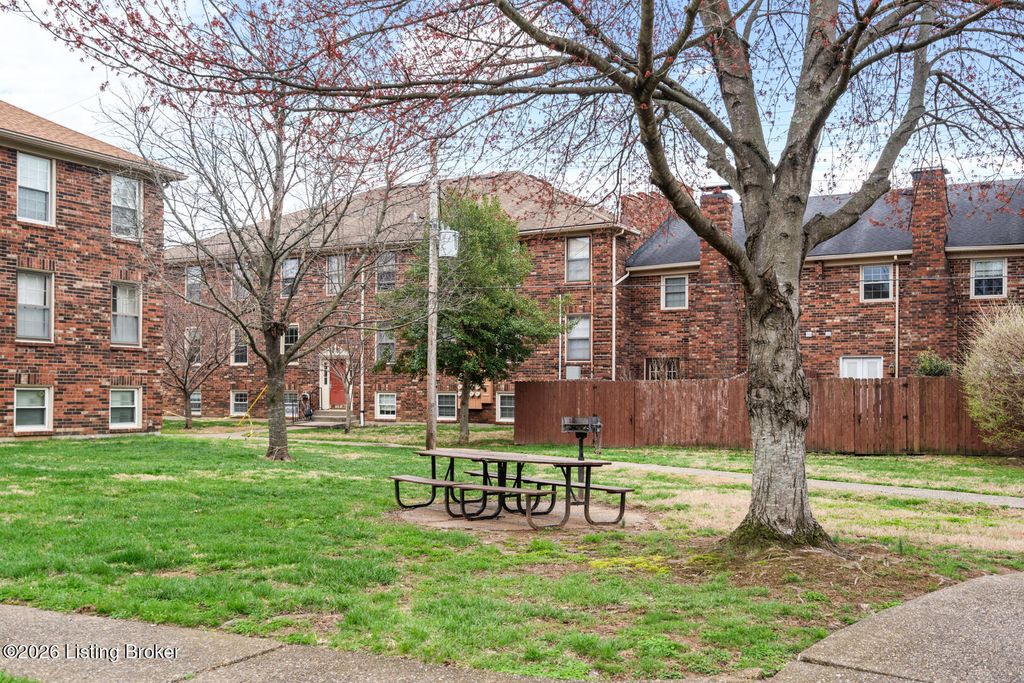 Photo of 1008 Lake Way, Louisville, KY 40222 (MLS # 1711186)