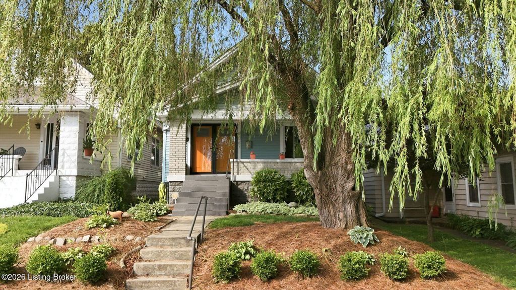Photo of 906 Mulberry St, Louisville, KY 40217 (MLS # 1718091)