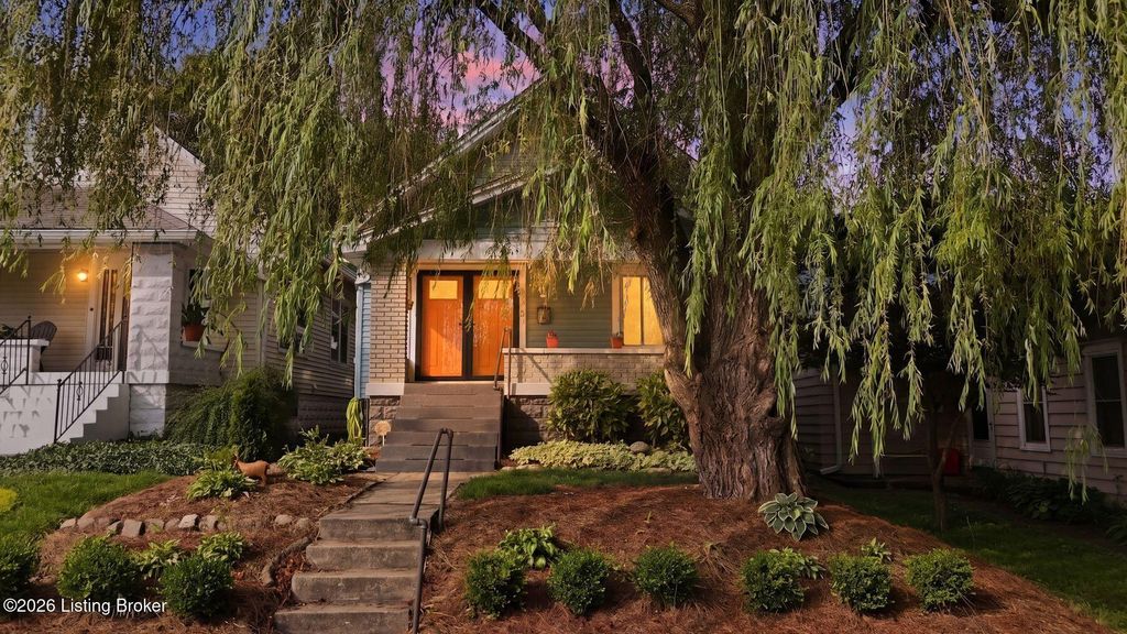 Photo of 906 Mulberry St, Louisville, KY 40217 (MLS # 1718091)