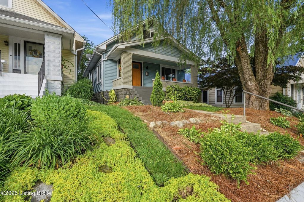 Photo of 906 Mulberry St, Louisville, KY 40217 (MLS # 1718091)