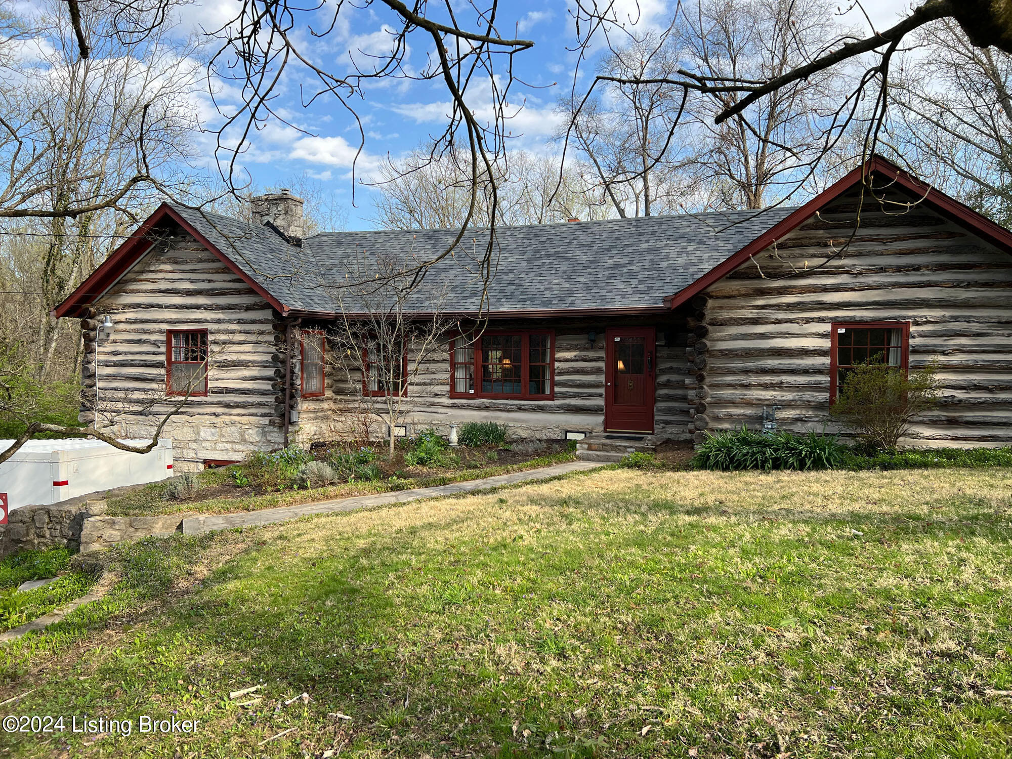 Photo 1 of 53 — 2515 Woodside Rd, Louisville, KY 40207