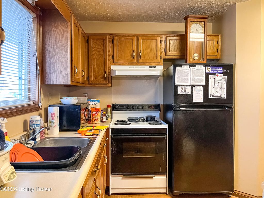 Photo of 105 W Short St, Clarkson, KY 42726 (MLS # 1706362)